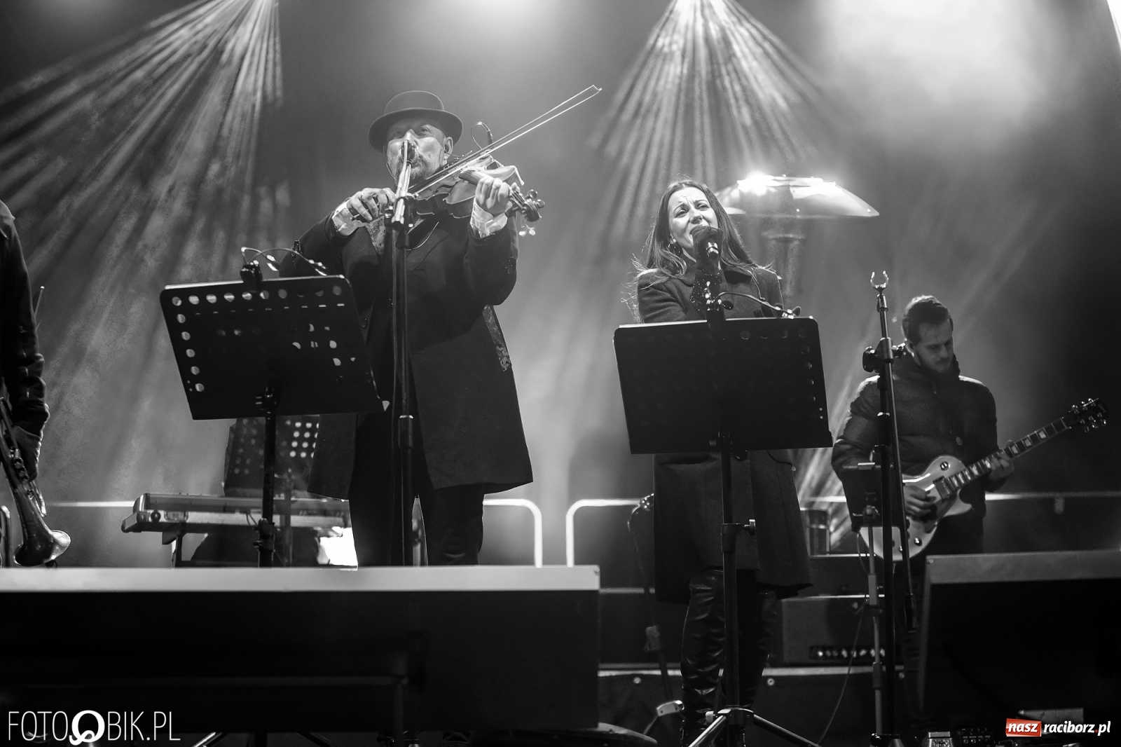 Zdjęcie w galerii na portalu naszraciborz.pl: Magiczny kolędowy wieczór na zamku z ZAKOPOWER [WIDEO] wiadomości z regionu