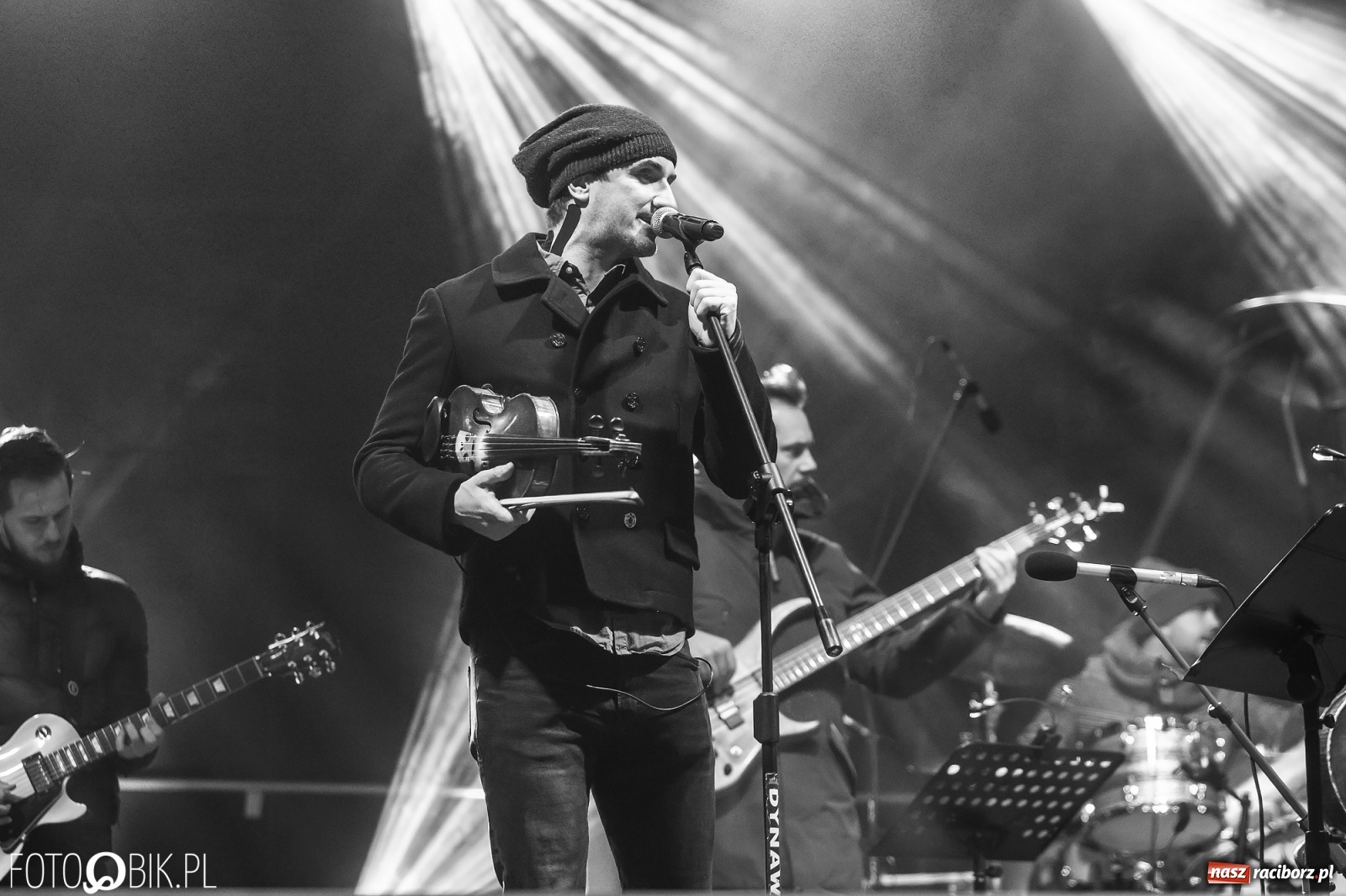 Zdjęcie w galerii na portalu naszraciborz.pl: Magiczny kolędowy wieczór na zamku z ZAKOPOWER [WIDEO] wiadomości z regionu