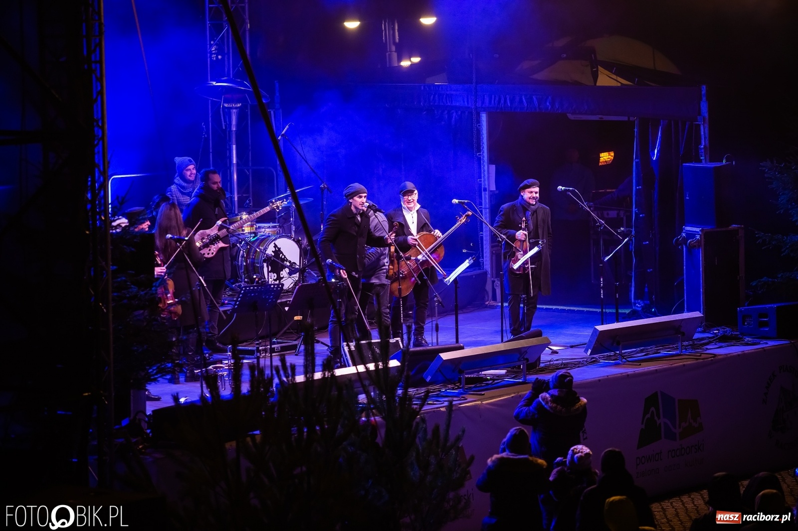 Zdjęcie w galerii na portalu naszraciborz.pl: Magiczny kolędowy wieczór na zamku z ZAKOPOWER [WIDEO] wiadomości z regionu