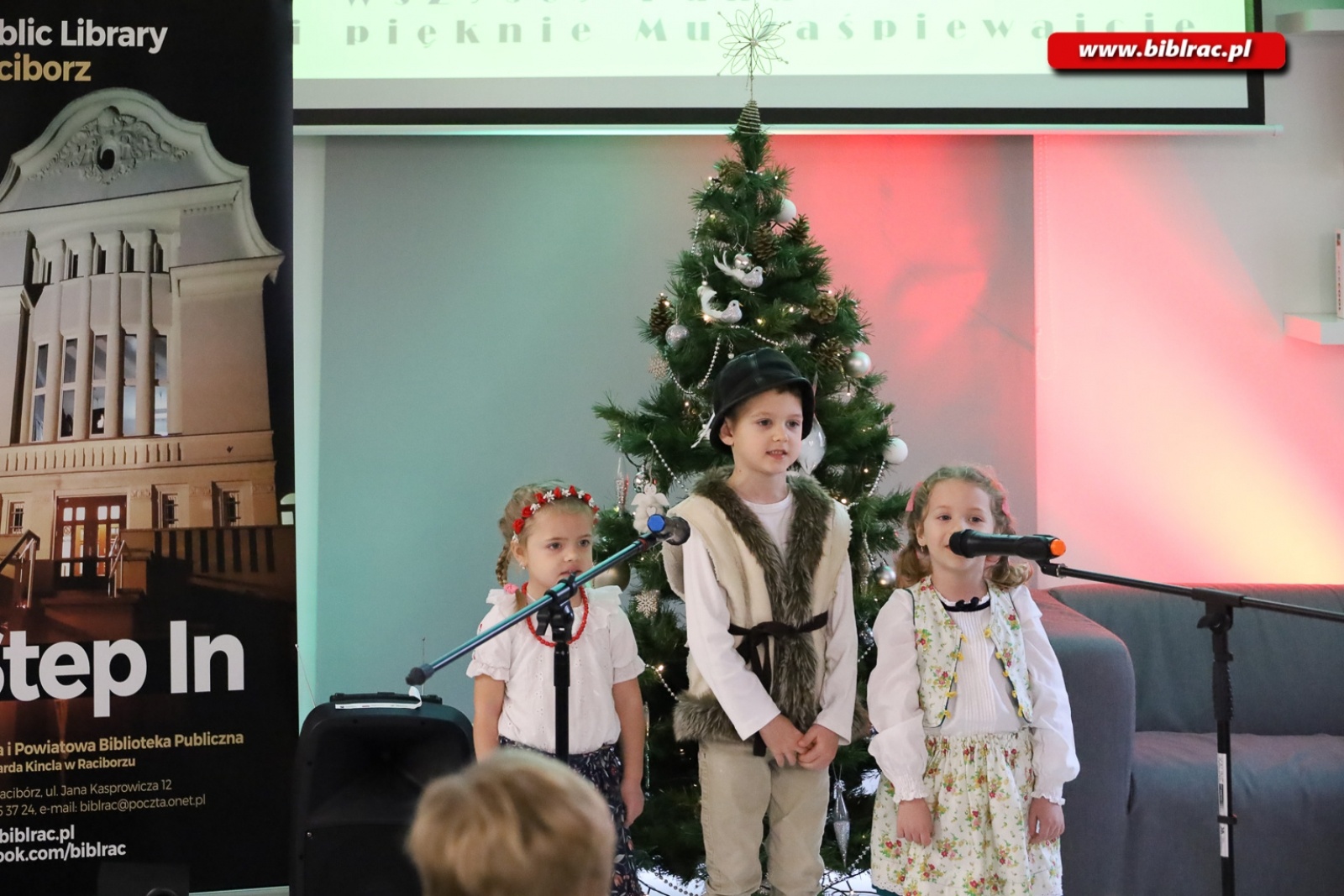 Zdjęcie w galerii na portalu naszraciborz.pl: W bibliotece odbył się XX Międzyprzedszkolny Przegląd Kolęd wiadomości z regionu