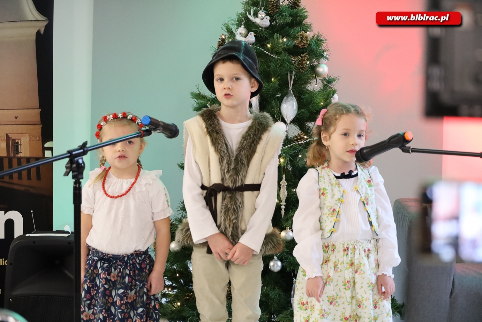 Zdjęcie w galerii na portalu naszraciborz.pl: W bibliotece odbył się XX Międzyprzedszkolny Przegląd Kolęd wiadomości z regionu