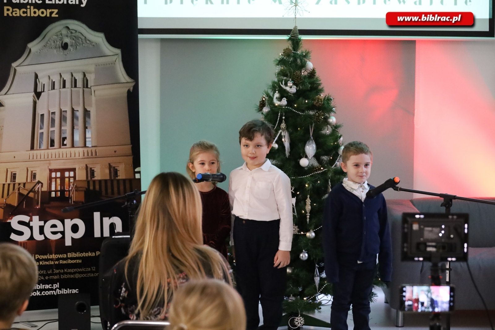 Zdjęcie w galerii na portalu naszraciborz.pl: W bibliotece odbył się XX Międzyprzedszkolny Przegląd Kolęd wiadomości z regionu