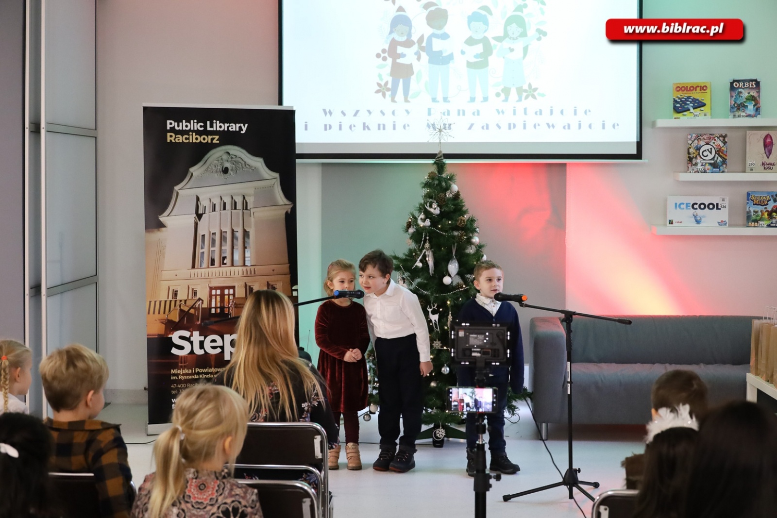 Zdjęcie w galerii na portalu naszraciborz.pl: W bibliotece odbył się XX Międzyprzedszkolny Przegląd Kolęd wiadomości z regionu