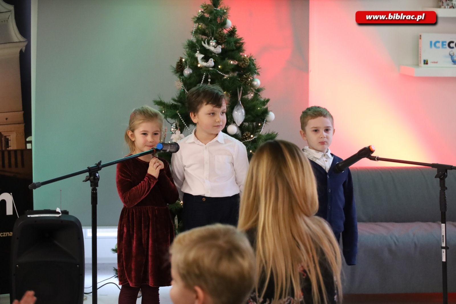 Zdjęcie w galerii na portalu naszraciborz.pl: W bibliotece odbył się XX Międzyprzedszkolny Przegląd Kolęd wiadomości z regionu