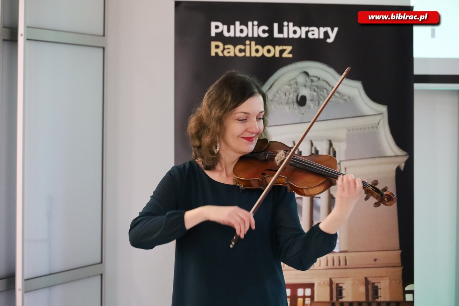 Zdjęcie w galerii na portalu naszraciborz.pl: W bibliotece odbył się XX Międzyprzedszkolny Przegląd Kolęd wiadomości z regionu