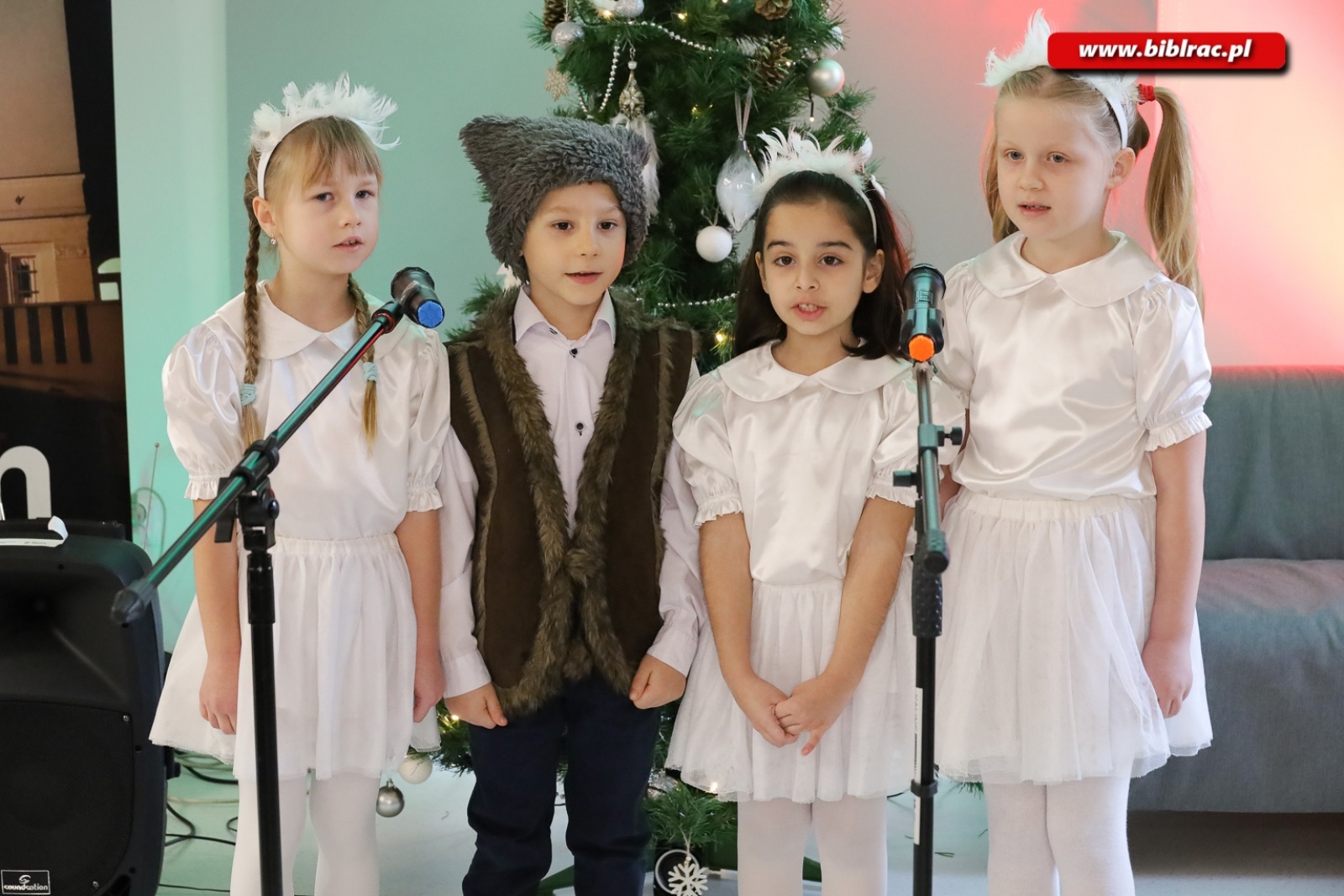 Zdjęcie w galerii na portalu naszraciborz.pl: W bibliotece odbył się XX Międzyprzedszkolny Przegląd Kolęd wiadomości z regionu