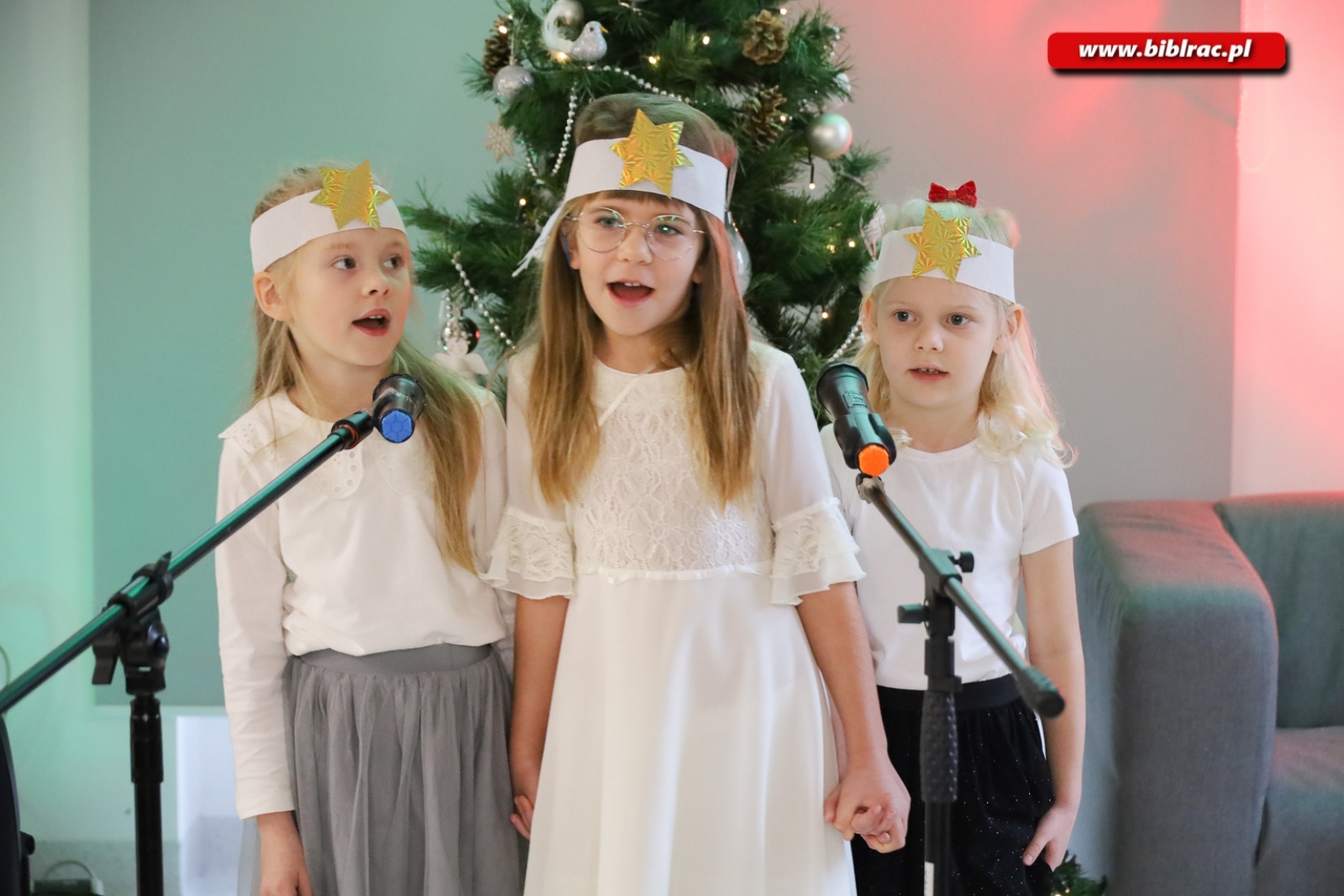 Zdjęcie w galerii na portalu naszraciborz.pl: W bibliotece odbył się XX Międzyprzedszkolny Przegląd Kolęd wiadomości z regionu
