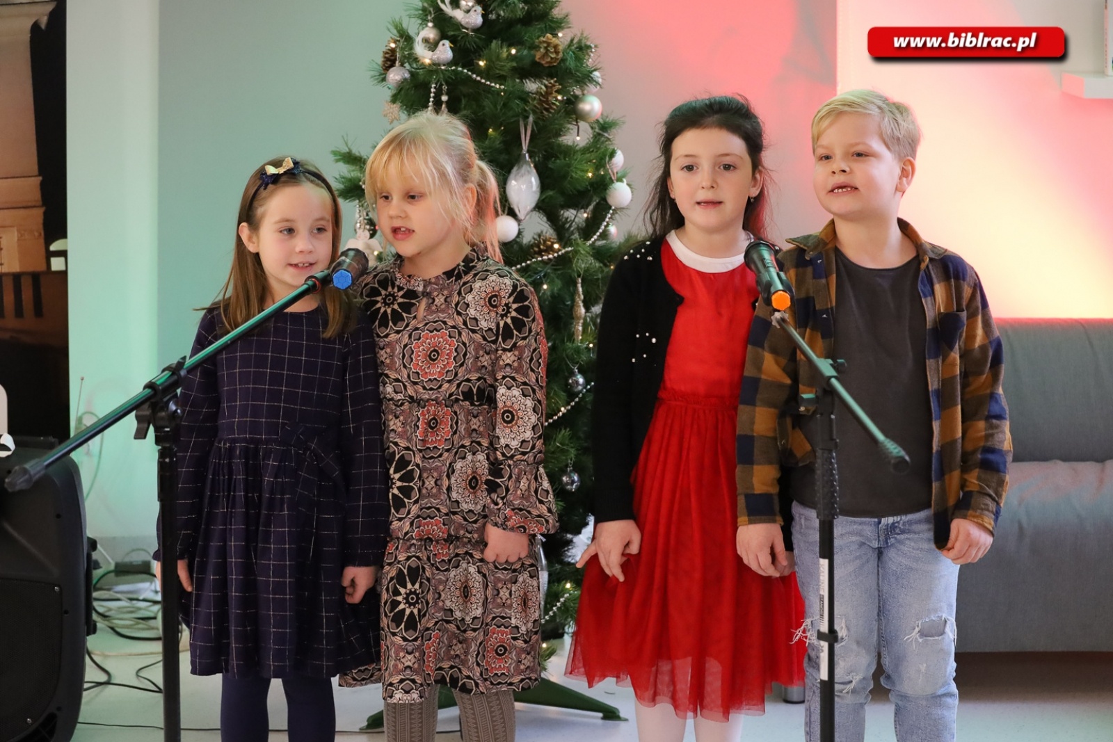 Zdjęcie w galerii na portalu naszraciborz.pl: W bibliotece odbył się XX Międzyprzedszkolny Przegląd Kolęd wiadomości z regionu