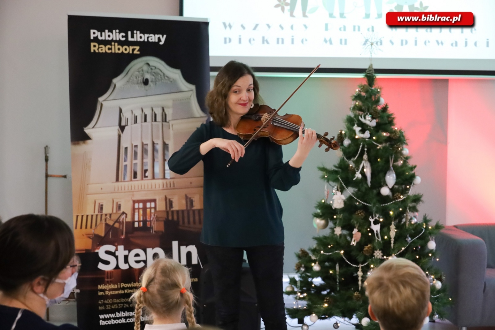 Zdjęcie w galerii na portalu naszraciborz.pl: W bibliotece odbył się XX Międzyprzedszkolny Przegląd Kolęd wiadomości z regionu
