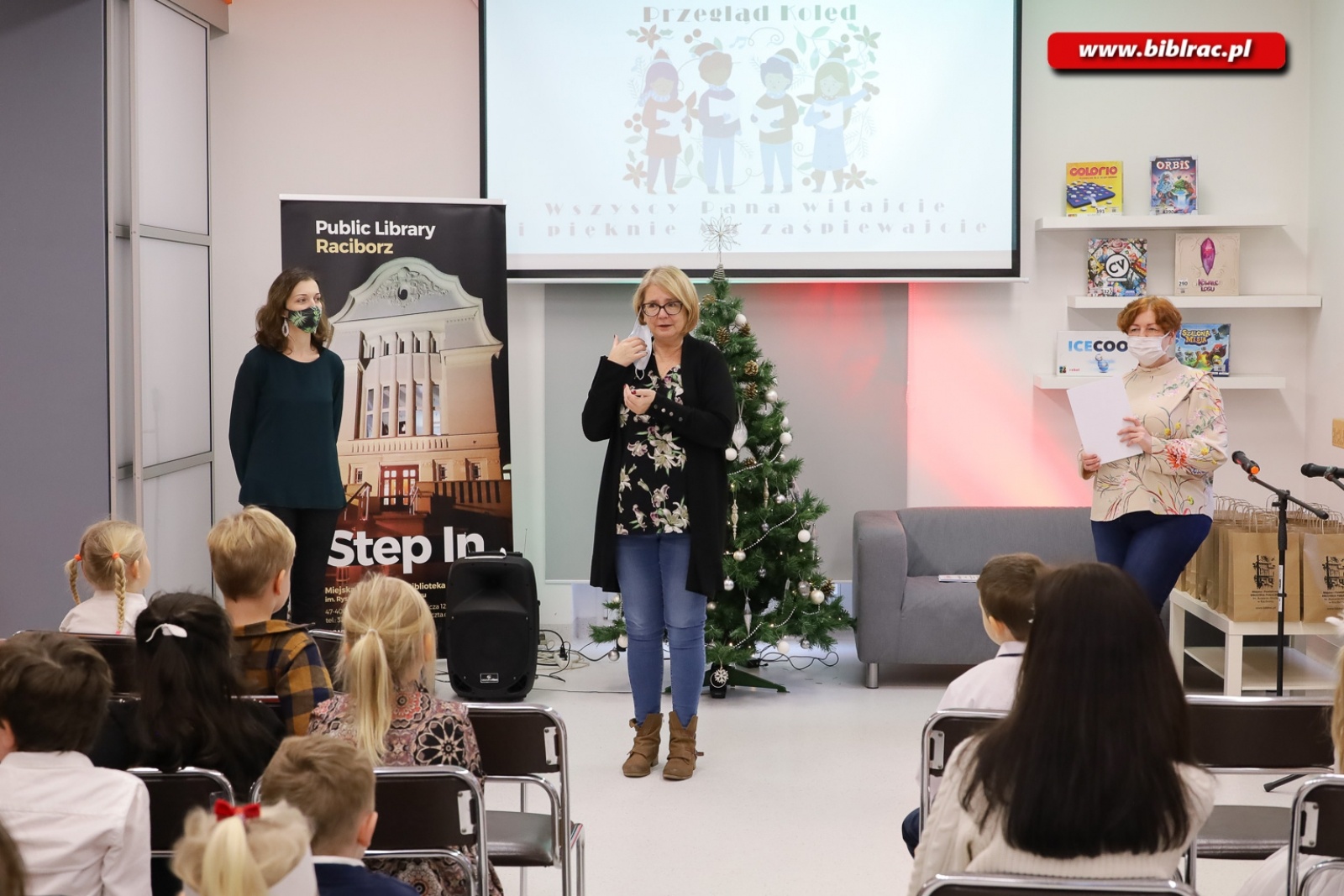 Zdjęcie w galerii na portalu naszraciborz.pl: W bibliotece odbył się XX Międzyprzedszkolny Przegląd Kolęd wiadomości z regionu