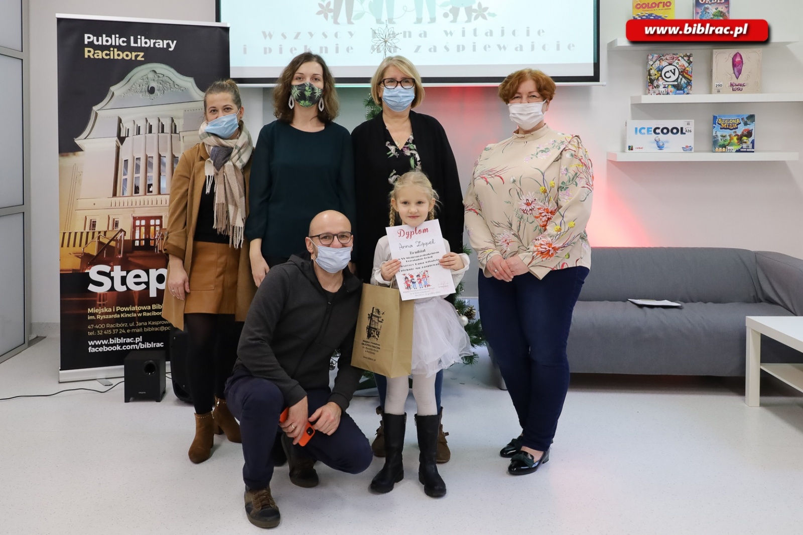 Zdjęcie w galerii na portalu naszraciborz.pl: W bibliotece odbył się XX Międzyprzedszkolny Przegląd Kolęd wiadomości z regionu