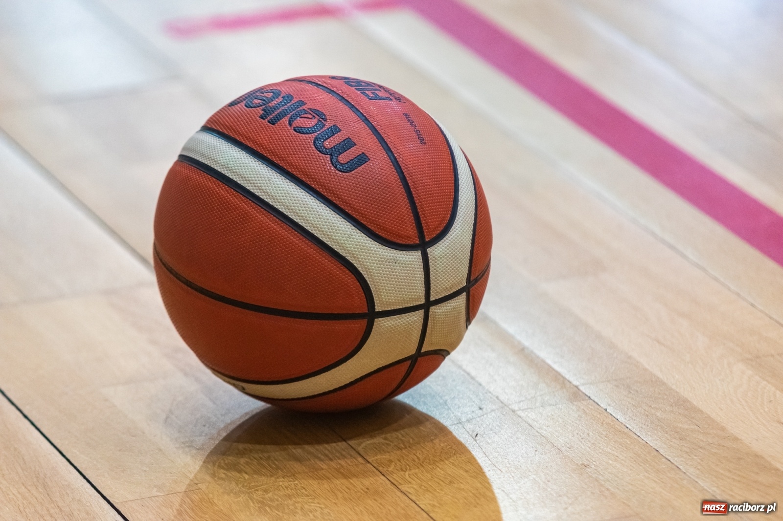 Zdjęcie w galerii na portalu naszraciborz.pl: Koszykówka. RMKS Rybnik górą w Raciborzu [FOTO] wiadomości z regionu