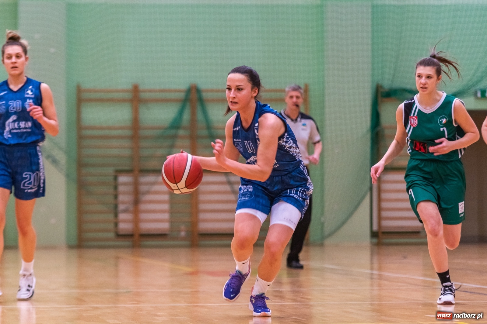 Zdjęcie w galerii na portalu naszraciborz.pl: Koszykówka. RMKS Rybnik górą w Raciborzu [FOTO] wiadomości z regionu