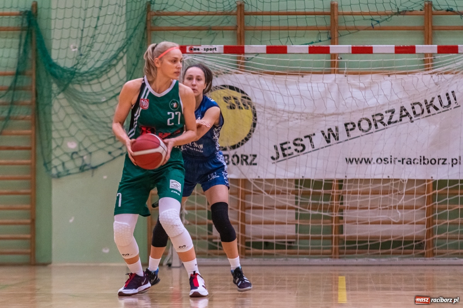 Zdjęcie w galerii na portalu naszraciborz.pl: Koszykówka. RMKS Rybnik górą w Raciborzu [FOTO] wiadomości z regionu