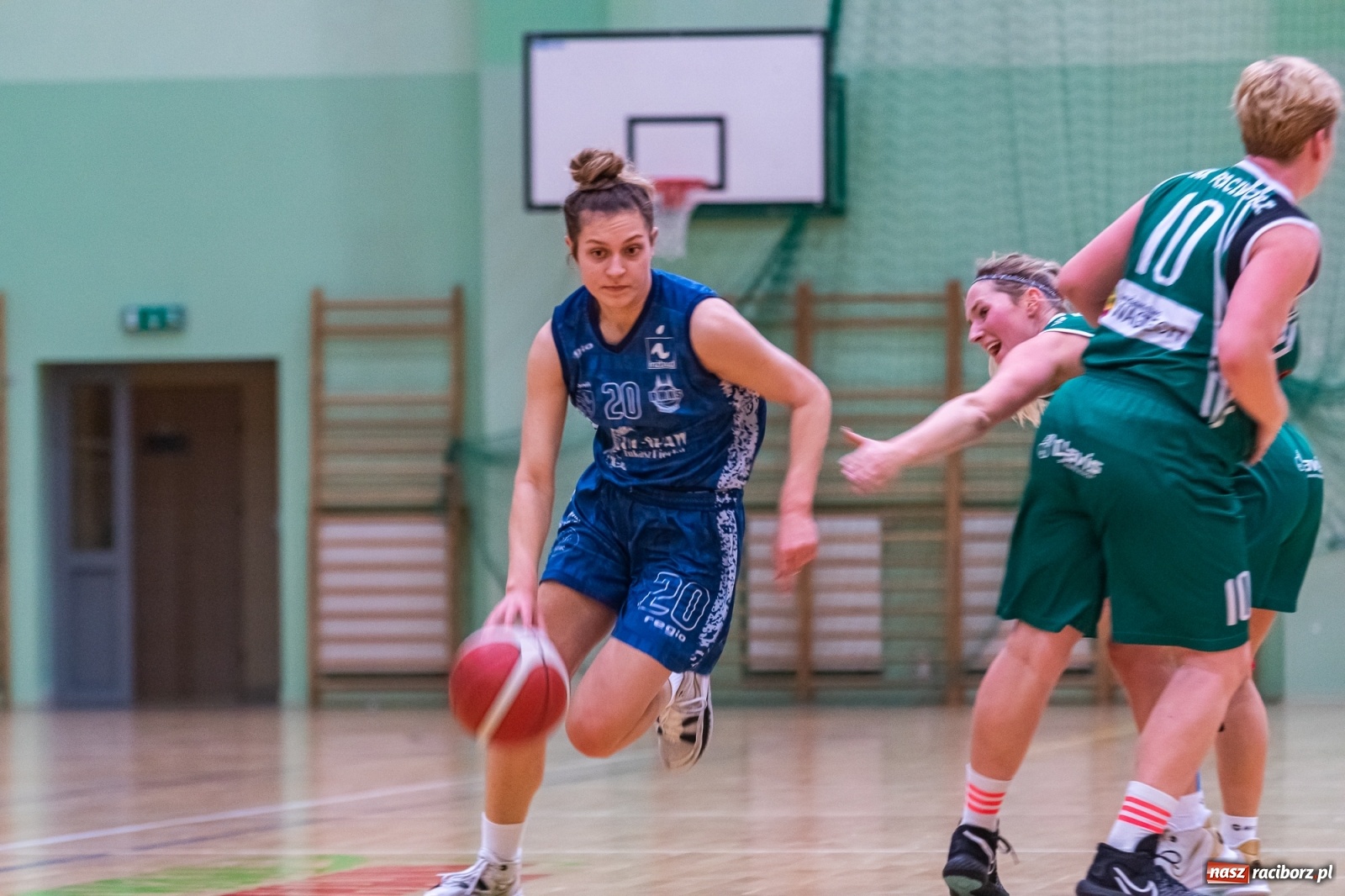 Zdjęcie w galerii na portalu naszraciborz.pl: Koszykówka. RMKS Rybnik górą w Raciborzu [FOTO] wiadomości z regionu