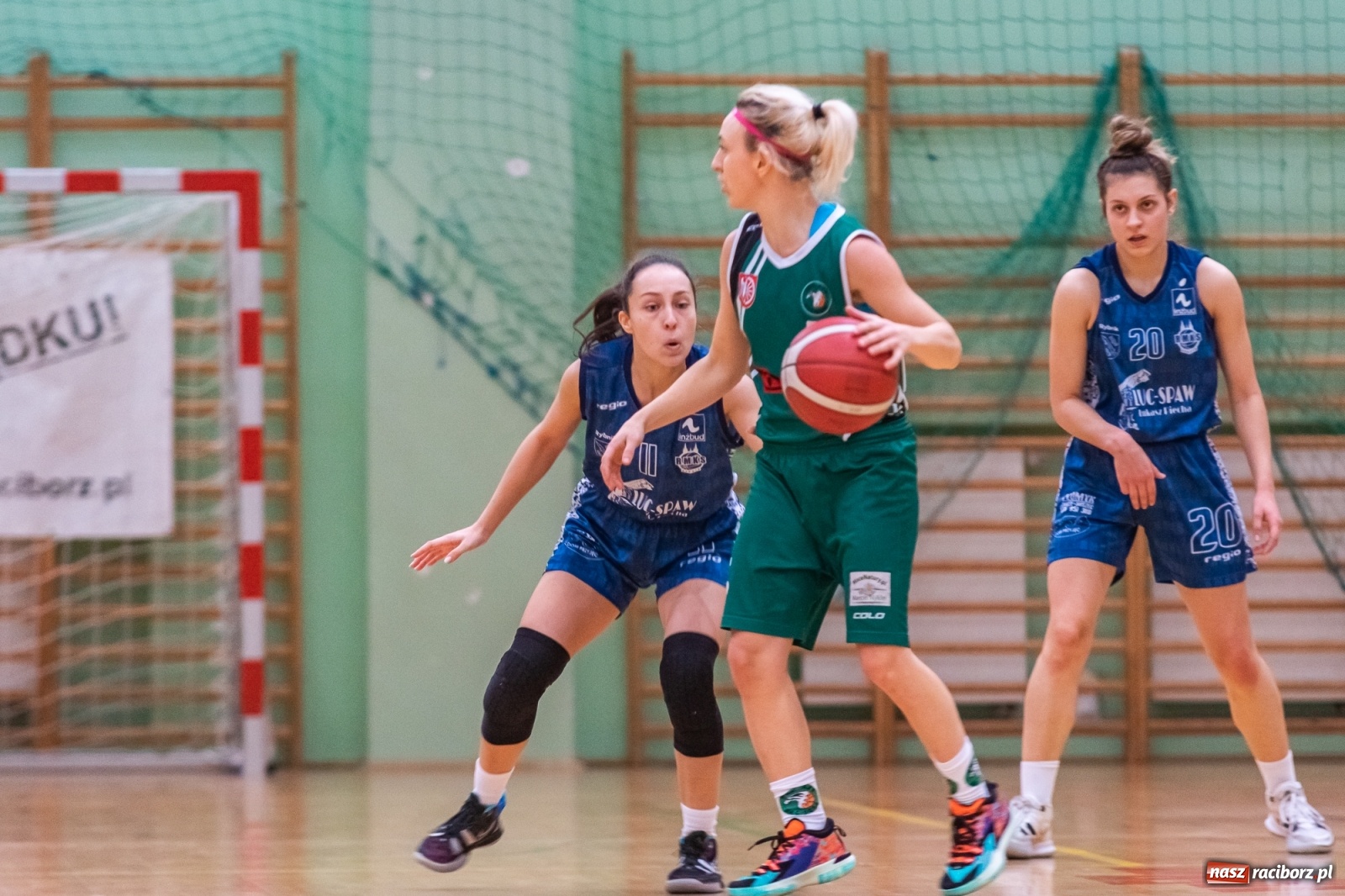 Zdjęcie w galerii na portalu naszraciborz.pl: Koszykówka. RMKS Rybnik górą w Raciborzu [FOTO] wiadomości z regionu