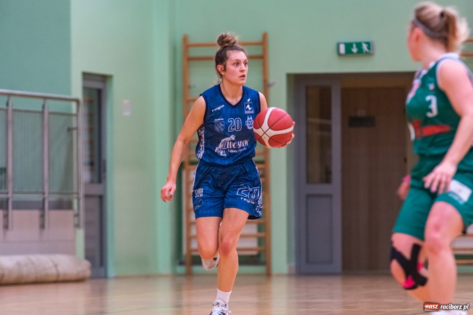 Zdjęcie w galerii na portalu naszraciborz.pl: Koszykówka. RMKS Rybnik górą w Raciborzu [FOTO] wiadomości z regionu