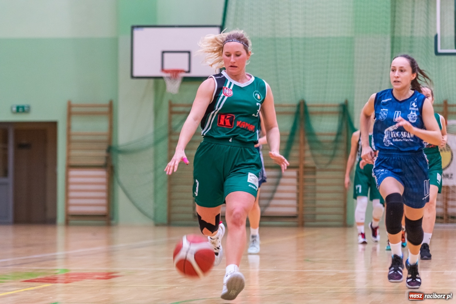 Zdjęcie w galerii na portalu naszraciborz.pl: Koszykówka. RMKS Rybnik górą w Raciborzu [FOTO] wiadomości z regionu