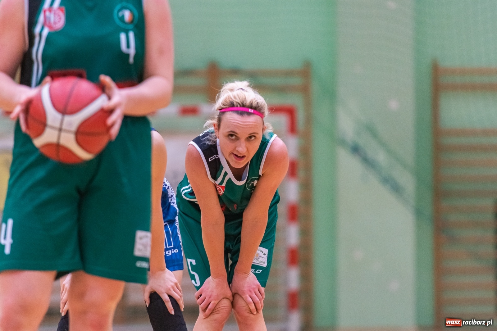 Zdjęcie w galerii na portalu naszraciborz.pl: Koszykówka. RMKS Rybnik górą w Raciborzu [FOTO] wiadomości z regionu