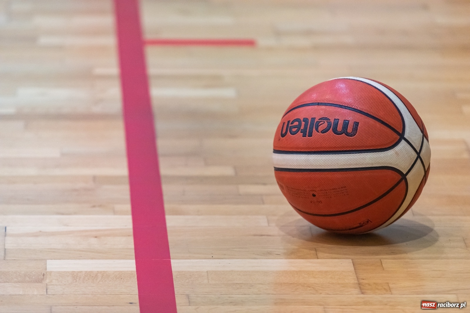 Zdjęcie w galerii na portalu naszraciborz.pl: Koszykówka. RMKS Rybnik górą w Raciborzu [FOTO] wiadomości z regionu