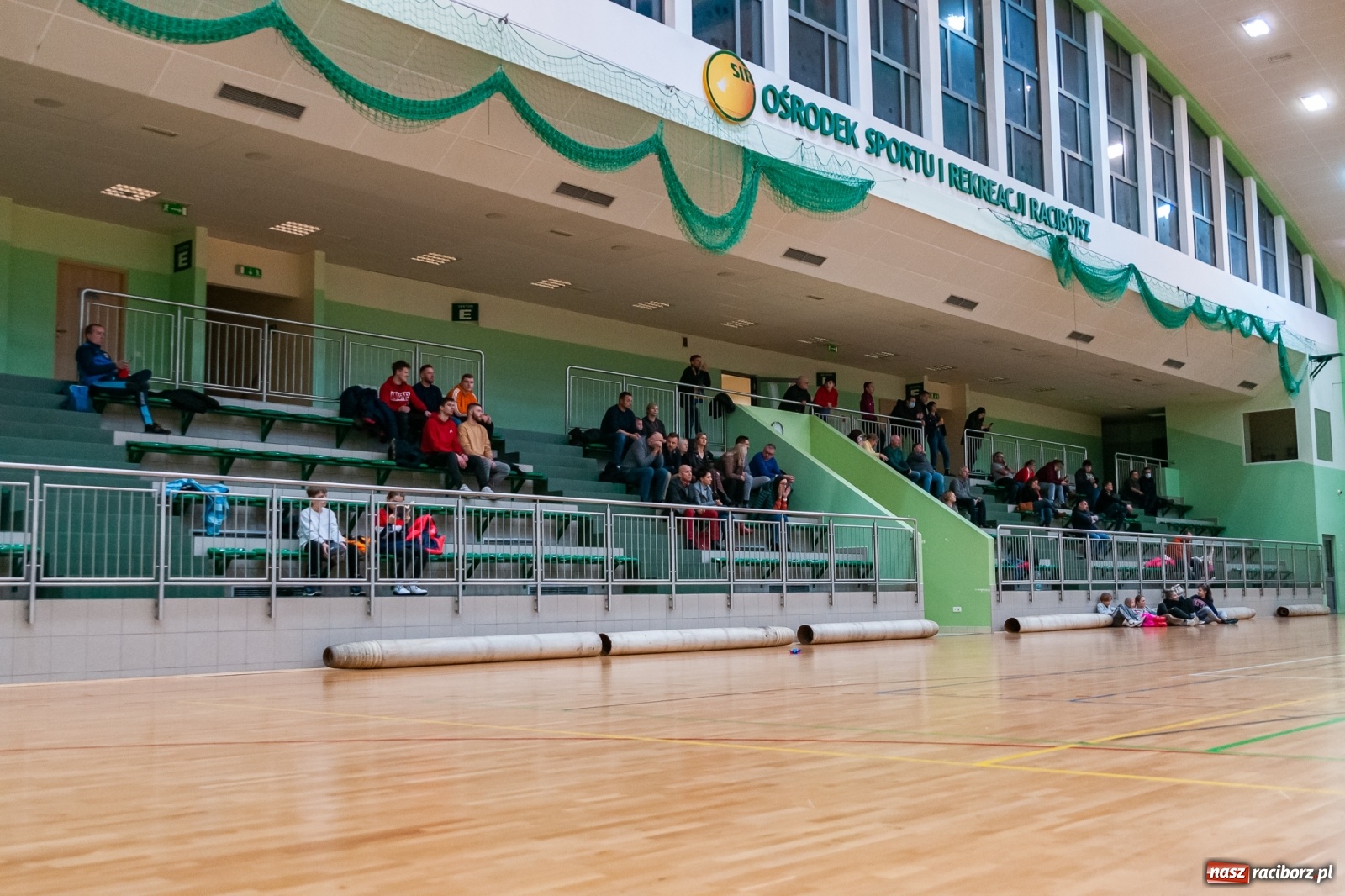 Zdjęcie w galerii na portalu naszraciborz.pl: Koszykówka. RMKS Rybnik górą w Raciborzu [FOTO] wiadomości z regionu
