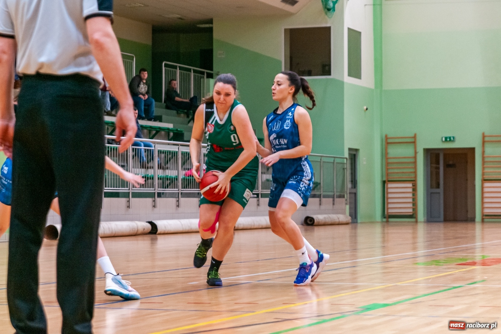 Zdjęcie w galerii na portalu naszraciborz.pl: Koszykówka. RMKS Rybnik górą w Raciborzu [FOTO] wiadomości z regionu