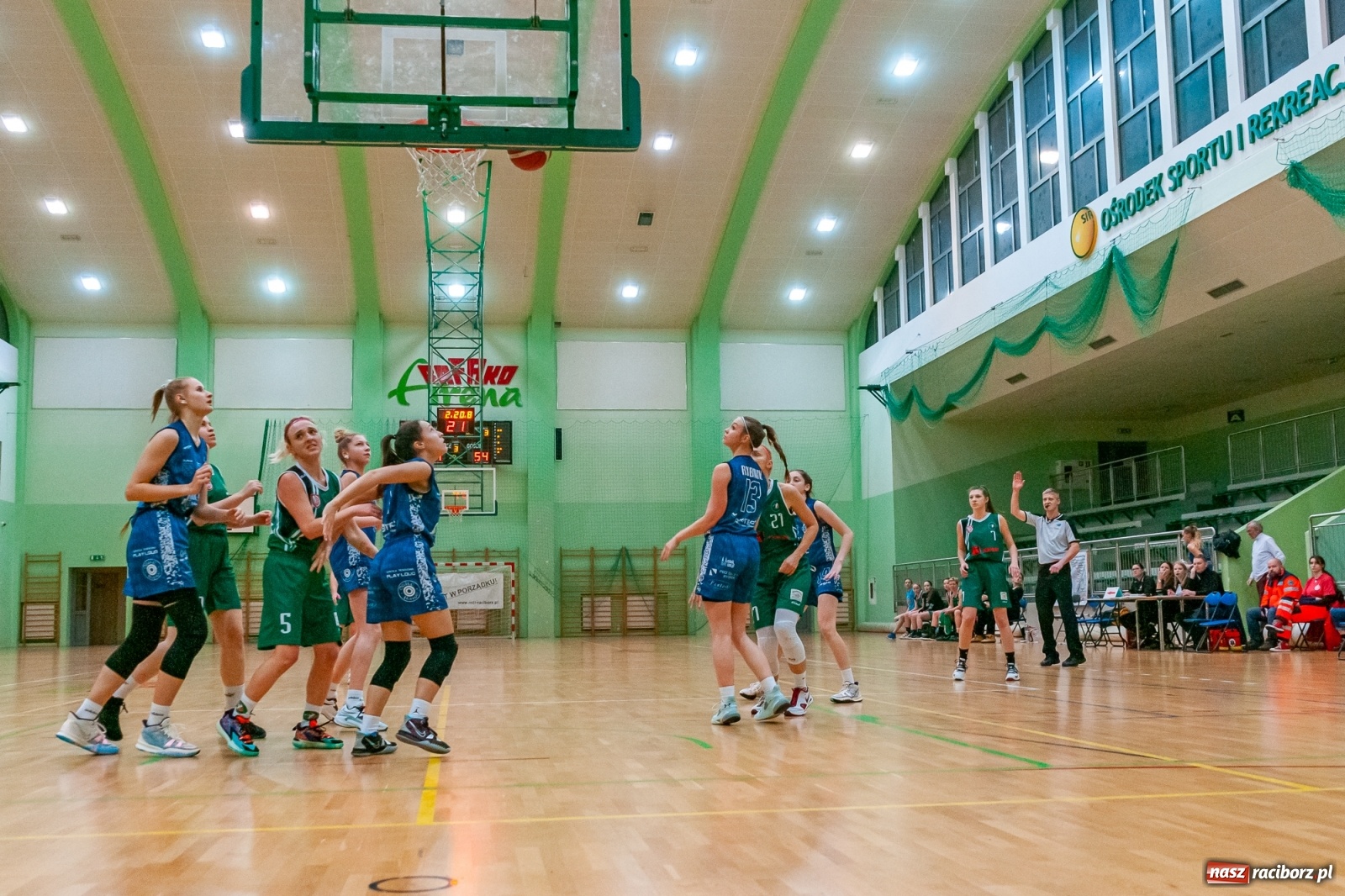 Zdjęcie w galerii na portalu naszraciborz.pl: Koszykówka. RMKS Rybnik górą w Raciborzu [FOTO] wiadomości z regionu