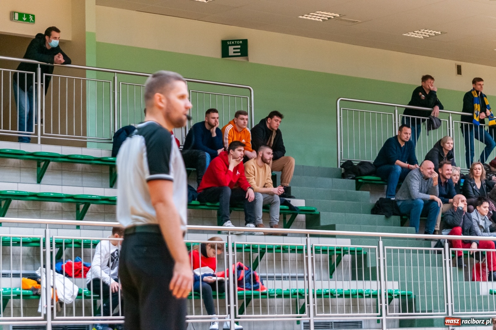 Zdjęcie w galerii na portalu naszraciborz.pl: Koszykówka. RMKS Rybnik górą w Raciborzu [FOTO] wiadomości z regionu