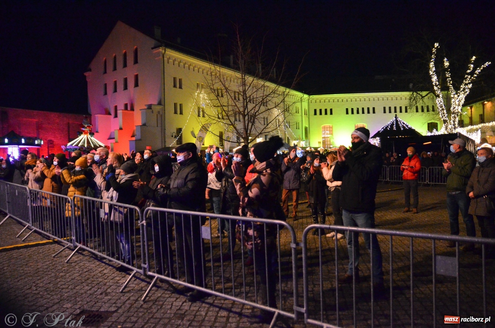 Zdjęcie w galerii na portalu naszraciborz.pl: Stanisław Soyka na finał zamkowego jarmarku wiadomości z regionu
