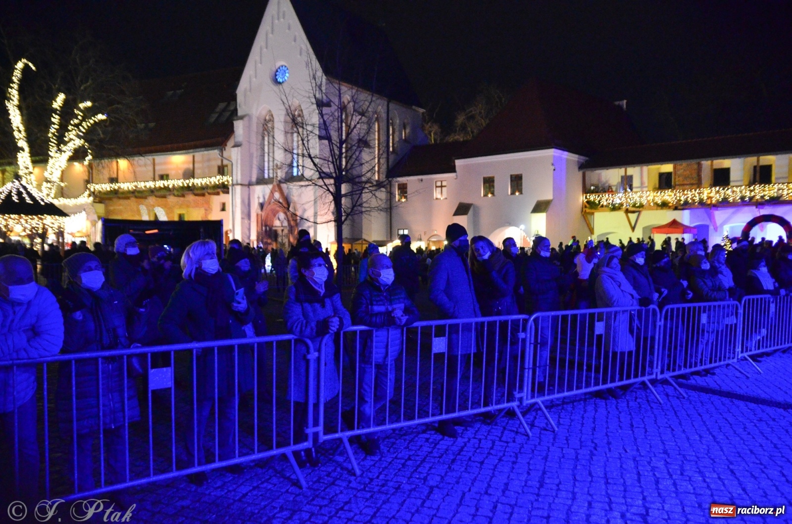 Zdjęcie w galerii na portalu naszraciborz.pl: Stanisław Soyka na finał zamkowego jarmarku wiadomości z regionu