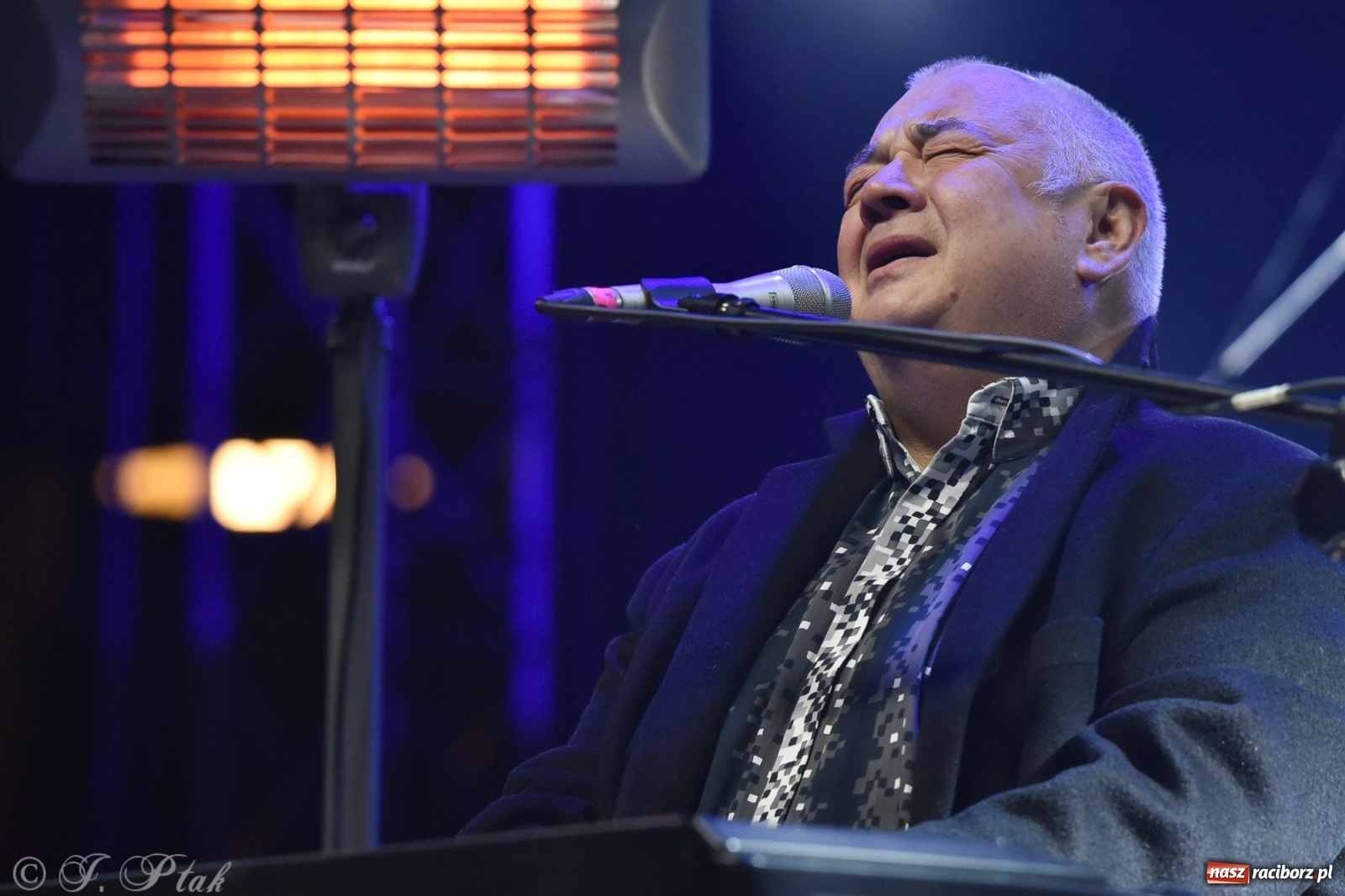 Zdjęcie w galerii na portalu naszraciborz.pl: Stanisław Soyka na finał zamkowego jarmarku wiadomości z regionu