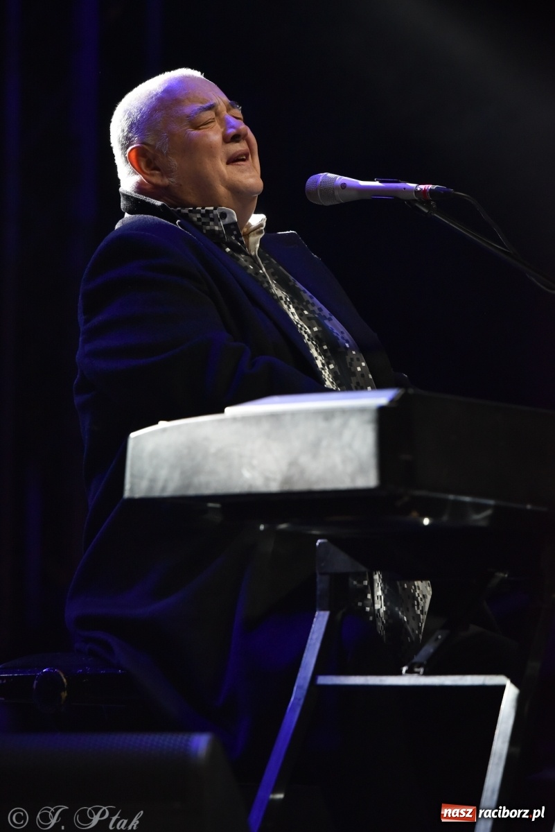 Zdjęcie w galerii na portalu naszraciborz.pl: Stanisław Soyka na finał zamkowego jarmarku wiadomości z regionu