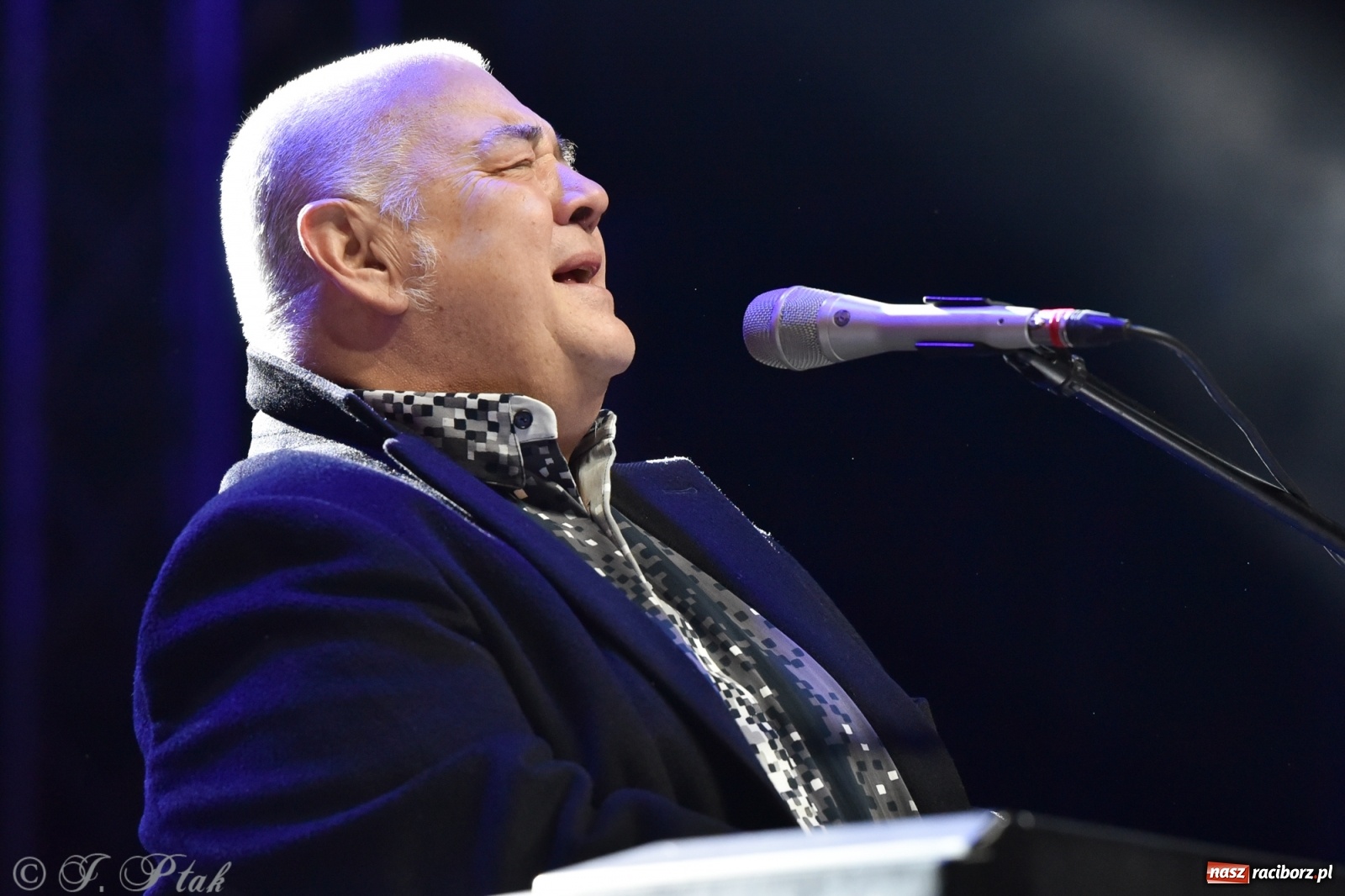 Zdjęcie w galerii na portalu naszraciborz.pl: Stanisław Soyka na finał zamkowego jarmarku wiadomości z regionu