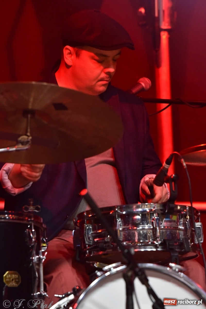 Zdjęcie w galerii na portalu naszraciborz.pl: Stanisław Soyka na finał zamkowego jarmarku wiadomości z regionu