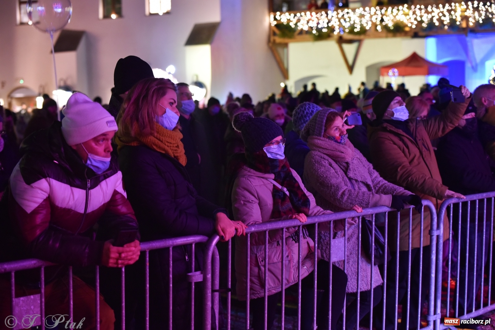 Zdjęcie w galerii na portalu naszraciborz.pl: Stanisław Soyka na finał zamkowego jarmarku wiadomości z regionu