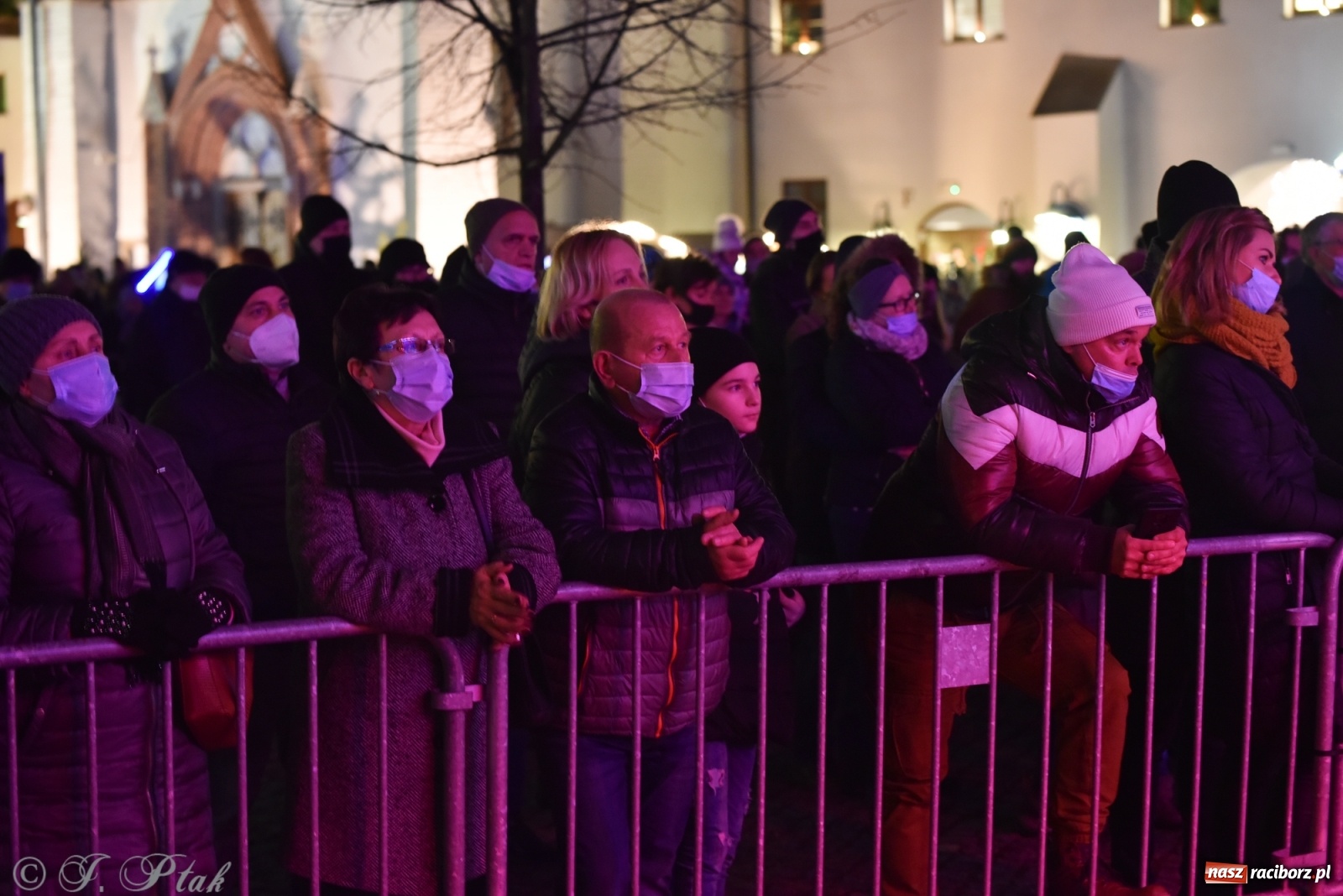 Zdjęcie w galerii na portalu naszraciborz.pl: Stanisław Soyka na finał zamkowego jarmarku wiadomości z regionu