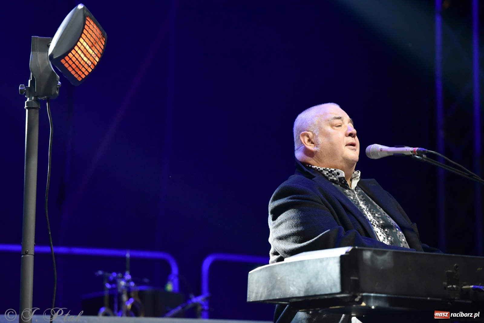 Zdjęcie w galerii na portalu naszraciborz.pl: Stanisław Soyka na finał zamkowego jarmarku wiadomości z regionu