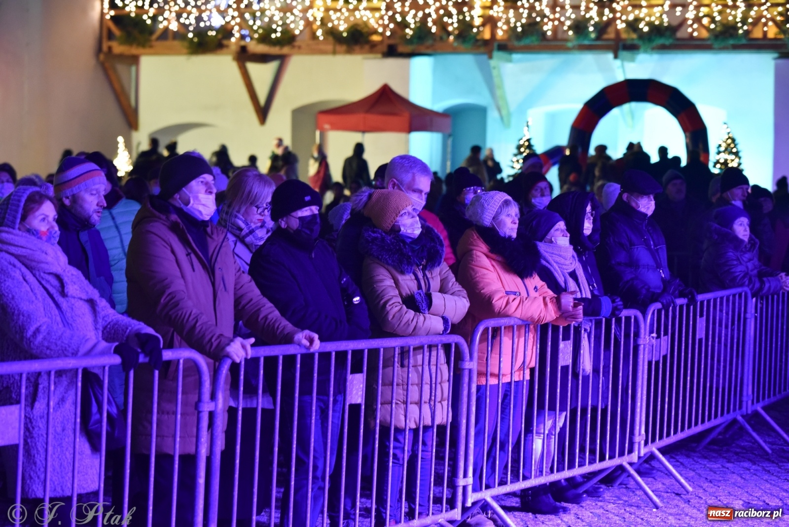 Zdjęcie w galerii na portalu naszraciborz.pl: Stanisław Soyka na finał zamkowego jarmarku wiadomości z regionu