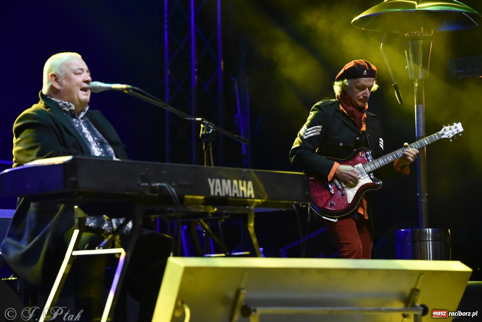 Zdjęcie w galerii na portalu naszraciborz.pl: Stanisław Soyka na finał zamkowego jarmarku wiadomości z regionu