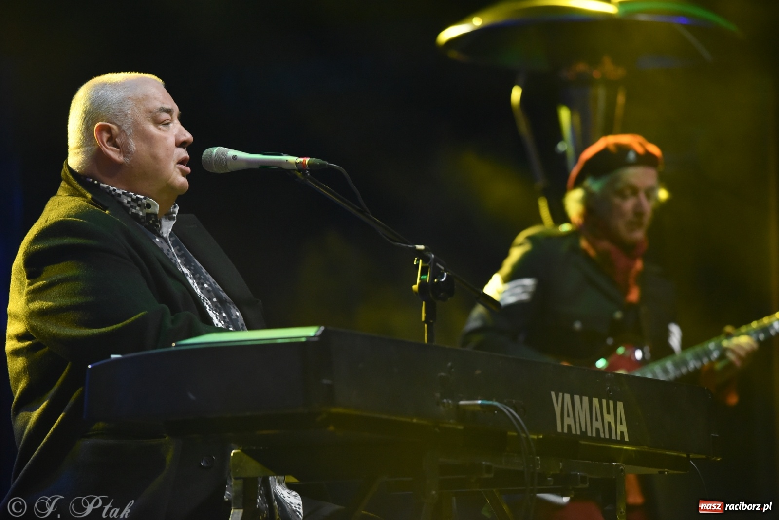 Zdjęcie w galerii na portalu naszraciborz.pl: Stanisław Soyka na finał zamkowego jarmarku wiadomości z regionu