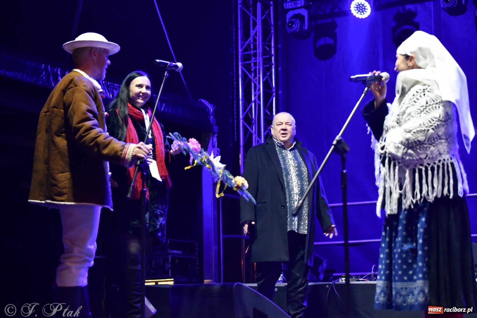 Zdjęcie w galerii na portalu naszraciborz.pl: Stanisław Soyka na finał zamkowego jarmarku wiadomości z regionu