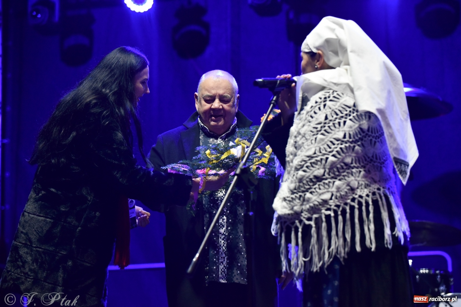 Zdjęcie w galerii na portalu naszraciborz.pl: Stanisław Soyka na finał zamkowego jarmarku wiadomości z regionu