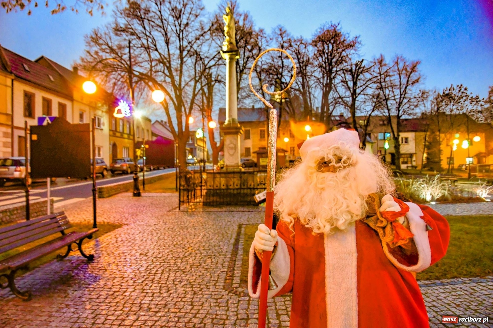 Zdjęcie w galerii na portalu naszraciborz.pl: Magiczna niedziela w Krzanowicach. Na rynku rozbłysła choinka [FOTO i WIDEO] wiadomości z regionu