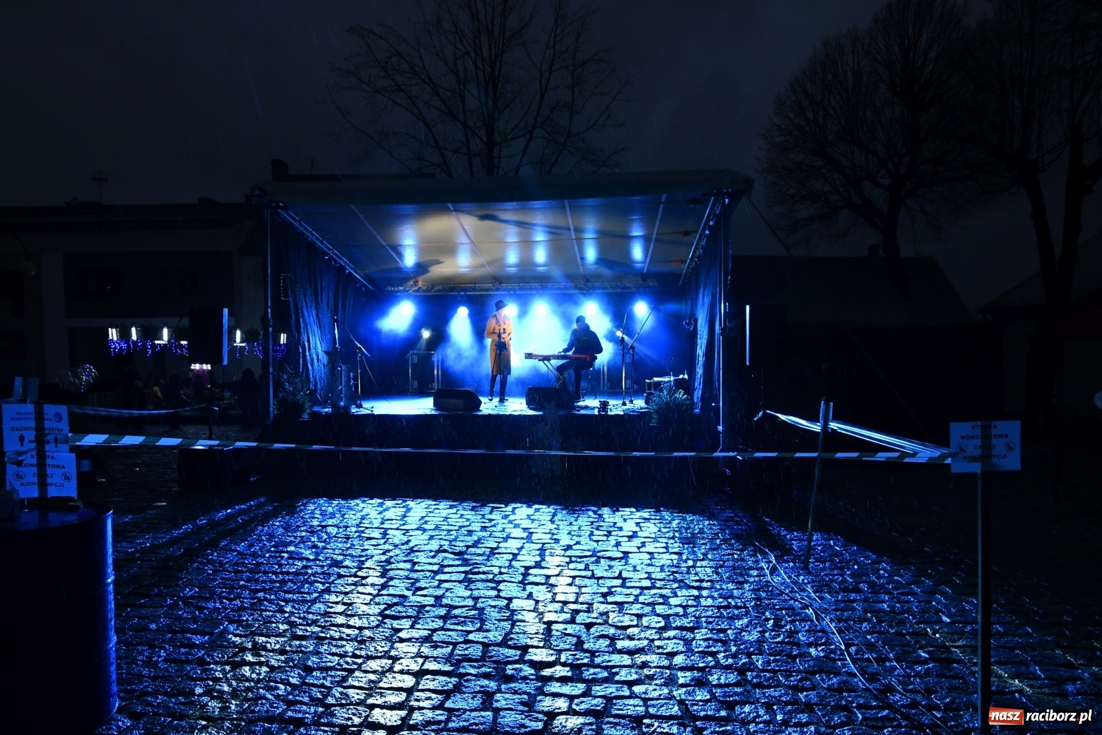 Zdjęcie w galerii na portalu naszraciborz.pl: Magiczna niedziela w Krzanowicach. Na rynku rozbłysła choinka [FOTO i WIDEO] wiadomości z regionu