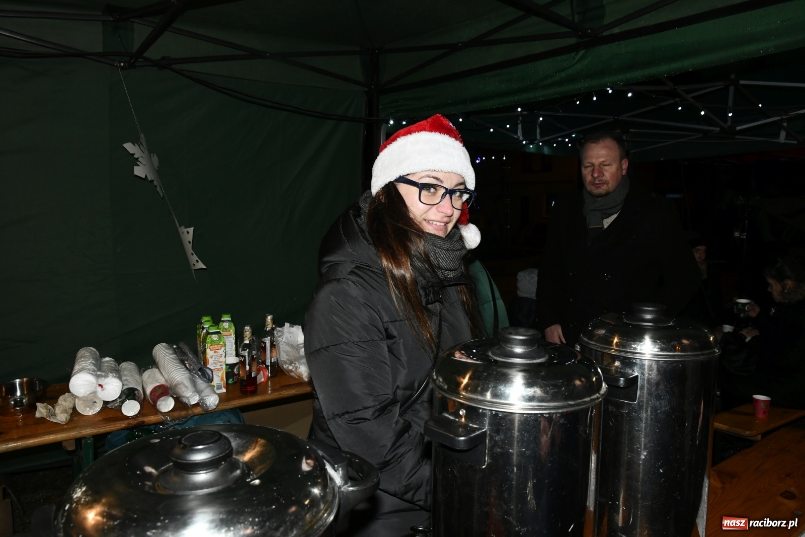 Zdjęcie w galerii na portalu naszraciborz.pl: Magiczna niedziela w Krzanowicach. Na rynku rozbłysła choinka [FOTO i WIDEO] wiadomości z regionu