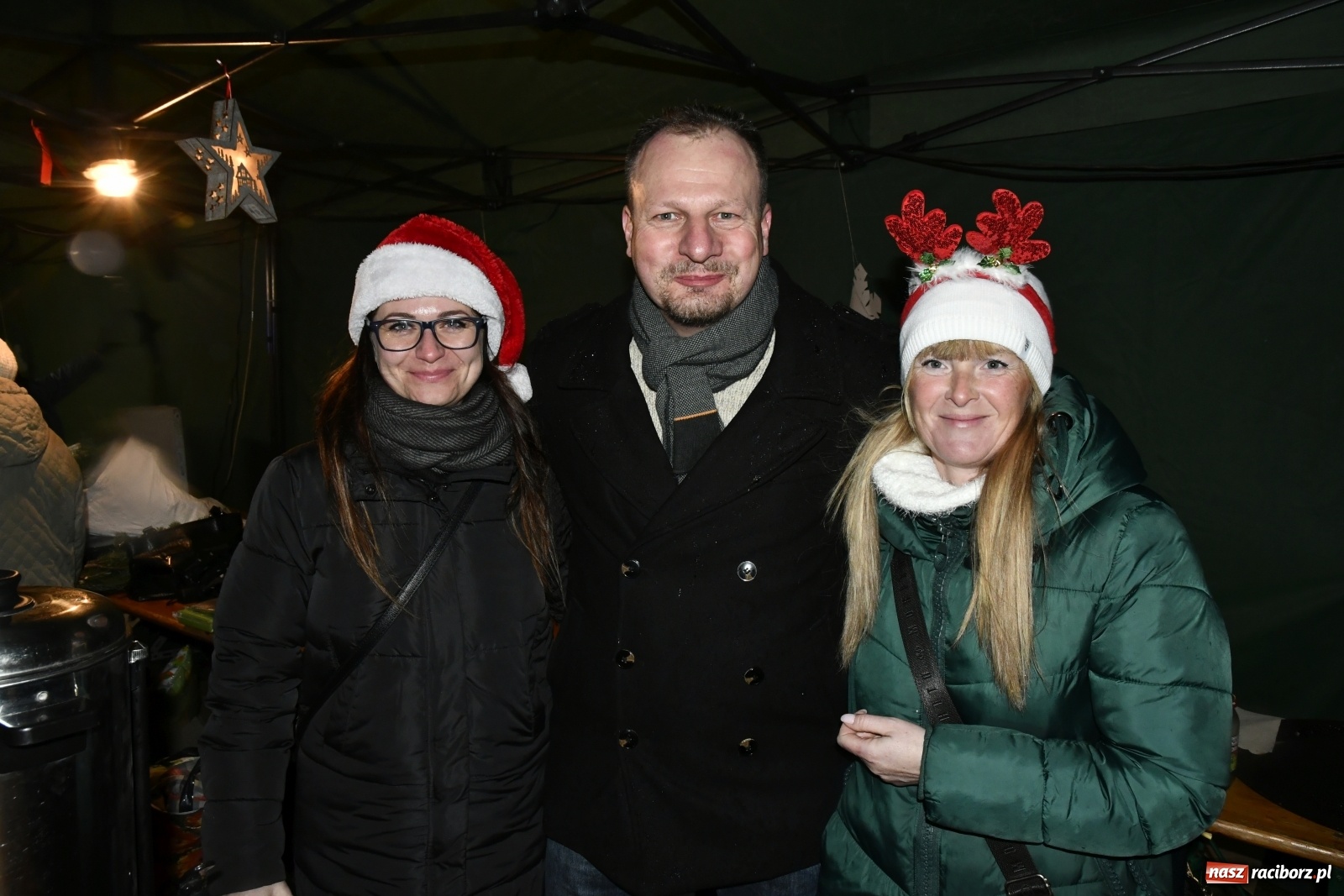 Zdjęcie w galerii na portalu naszraciborz.pl: Magiczna niedziela w Krzanowicach. Na rynku rozbłysła choinka [FOTO i WIDEO] wiadomości z regionu