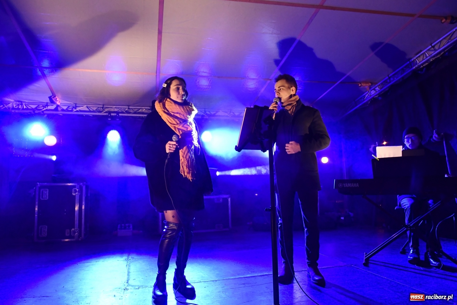 Zdjęcie w galerii na portalu naszraciborz.pl: Magiczna niedziela w Krzanowicach. Na rynku rozbłysła choinka [FOTO i WIDEO] wiadomości z regionu