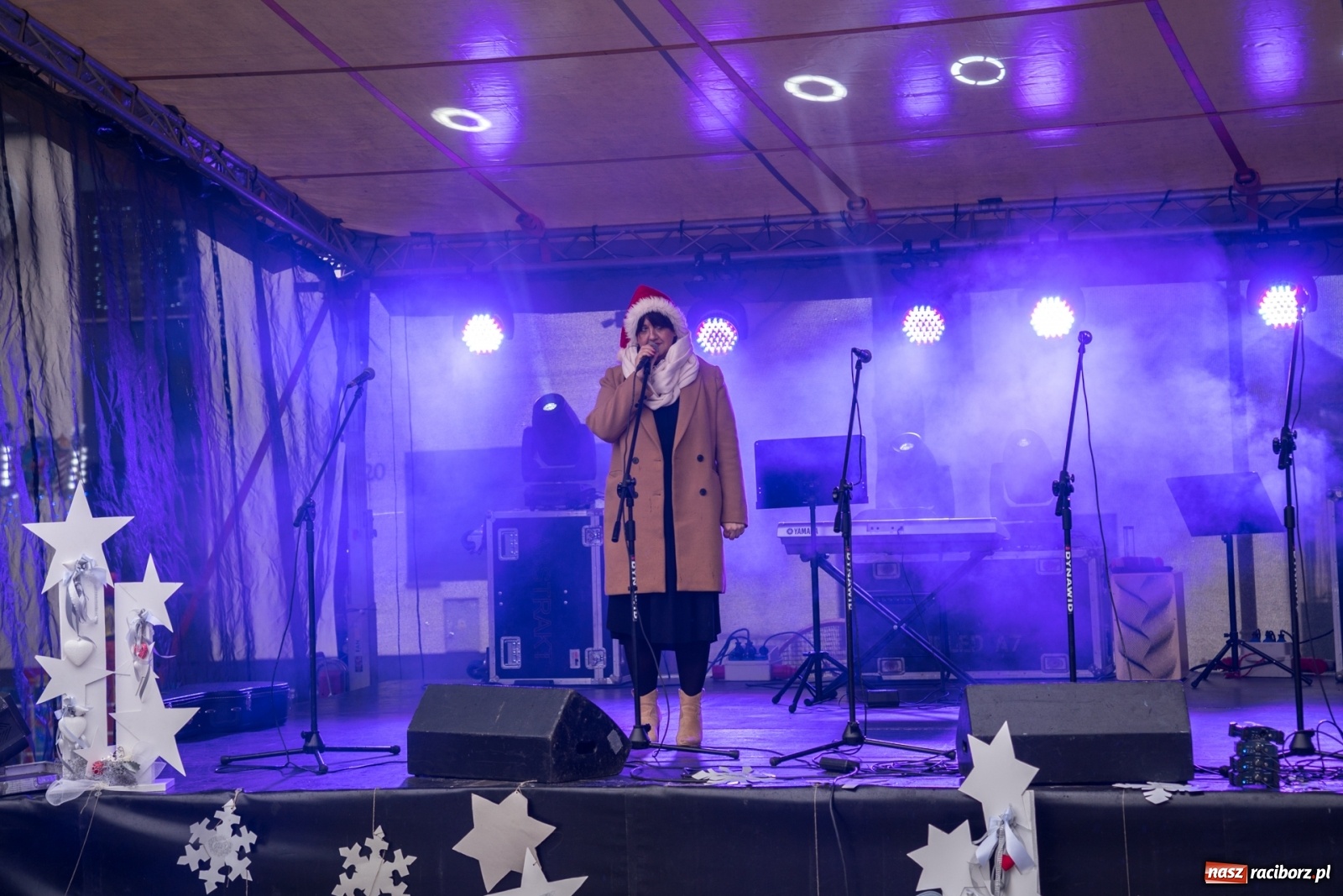 Zdjęcie w galerii na portalu naszraciborz.pl: Magiczna niedziela w Krzanowicach. Na rynku rozbłysła choinka [FOTO i WIDEO] wiadomości z regionu