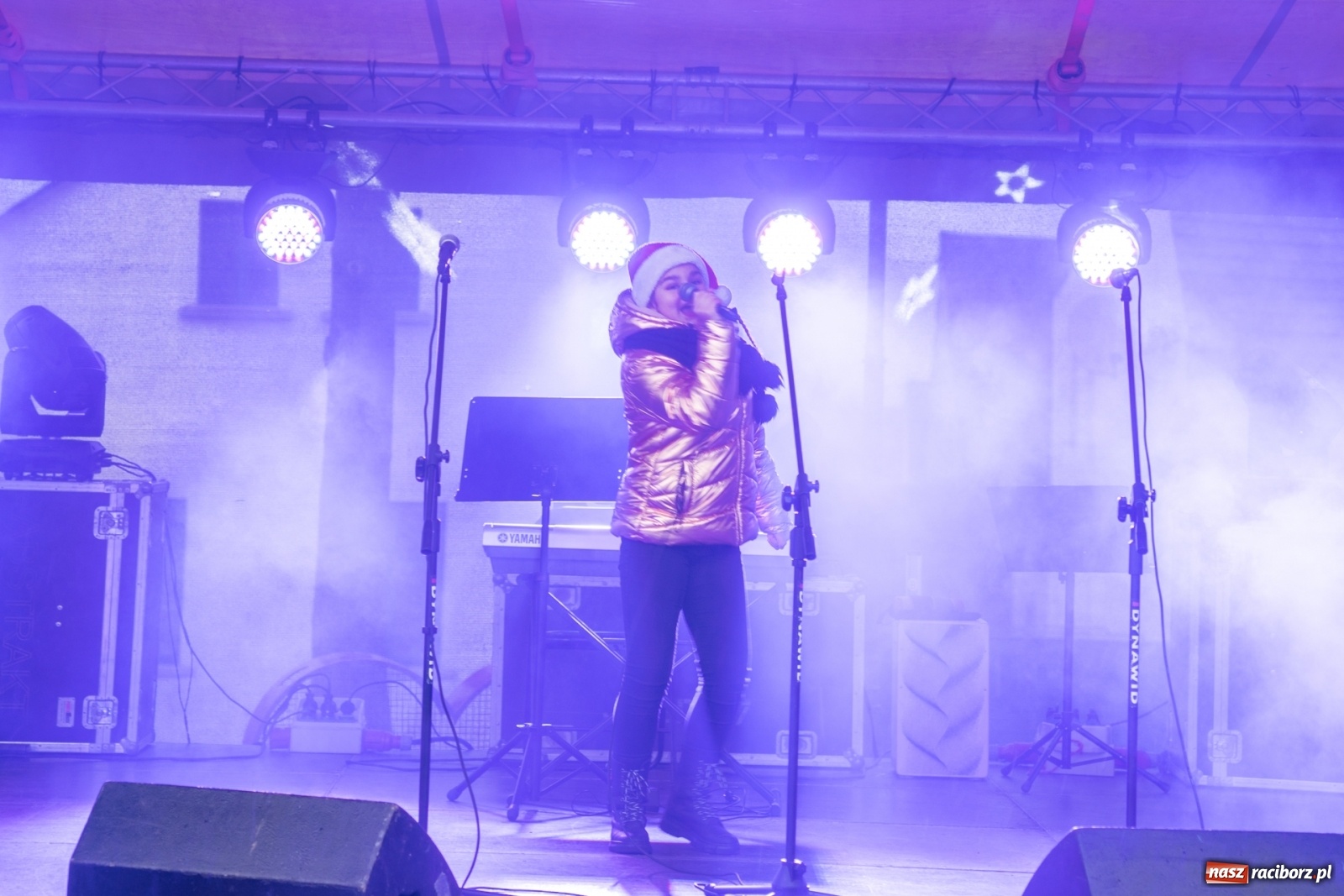 Zdjęcie w galerii na portalu naszraciborz.pl: Magiczna niedziela w Krzanowicach. Na rynku rozbłysła choinka [FOTO i WIDEO] wiadomości z regionu