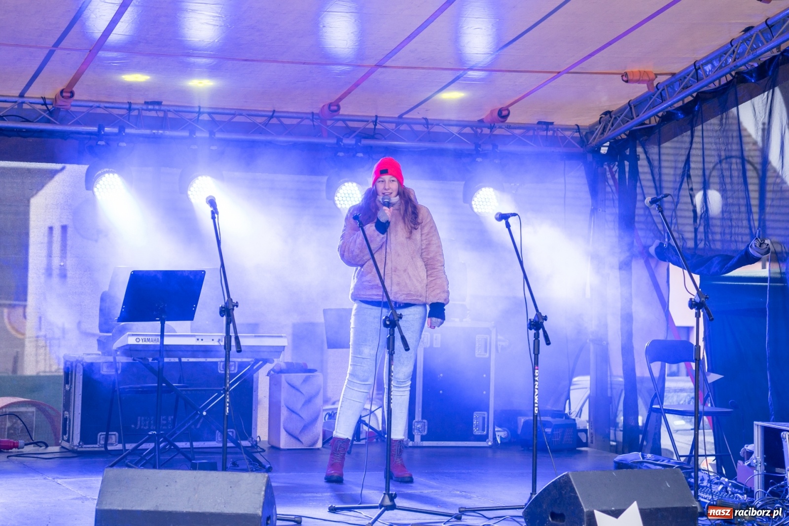 Zdjęcie w galerii na portalu naszraciborz.pl: Magiczna niedziela w Krzanowicach. Na rynku rozbłysła choinka [FOTO i WIDEO] wiadomości z regionu